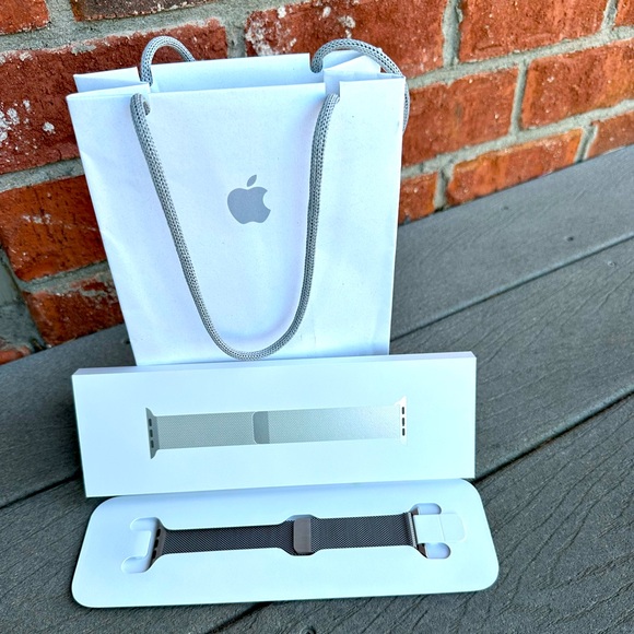 Apple Other - NIB 46mm Apple Watch band in Carbon Neutral